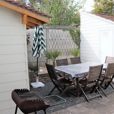 Des Sables Avec 1 Pour 2 Personnes Pouvant Etre Complete Par Avec Sa Salle De Bain Et Wc Si 4 Personnes Cabourg