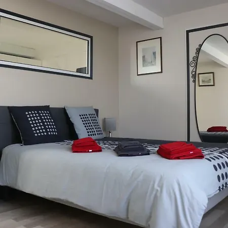 Des Sables Avec 1 Pour 2 Personnes Pouvant Etre Complete Par Avec Sa Salle De Bain Et Wc Si 4 Personnes Lejlighed