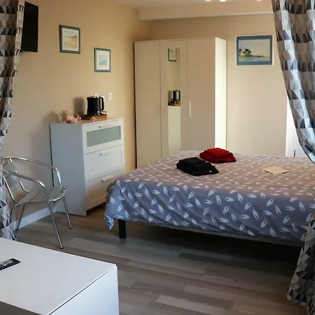 Des Sables Avec 1 Pour 2 Personnes Pouvant Etre Complete Par Avec Sa Salle De Bain Et Wc Si 4 Personnes