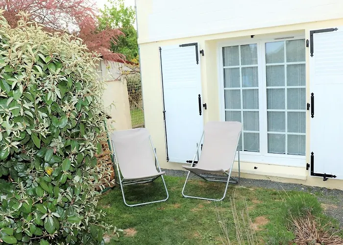 Des Sables Avec 1 Pour 2 Personnes Pouvant Complété Par Avec Sa Salle De Bain Et Wc Si 4 Personnes * Cabourg
