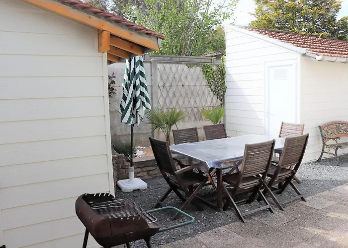 Des Sables Avec 1 Pour 2 Personnes Pouvant Complété Par Avec Sa Salle De Bain Et Wc Si 4 Personnes Cabourg