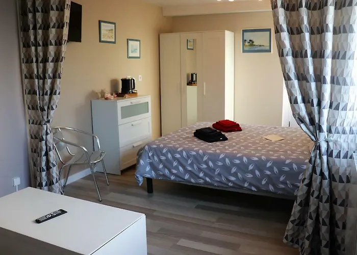 Des Sables Avec 1 Pour 2 Personnes Pouvant Complété Par Avec Sa Salle De Bain Et Wc Si 4 Personnes